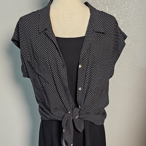 JACHS Girlfriend Tops - Jach's Girlfriend Button up Short Sleeve Top Black and White Polka Hearts.  MED